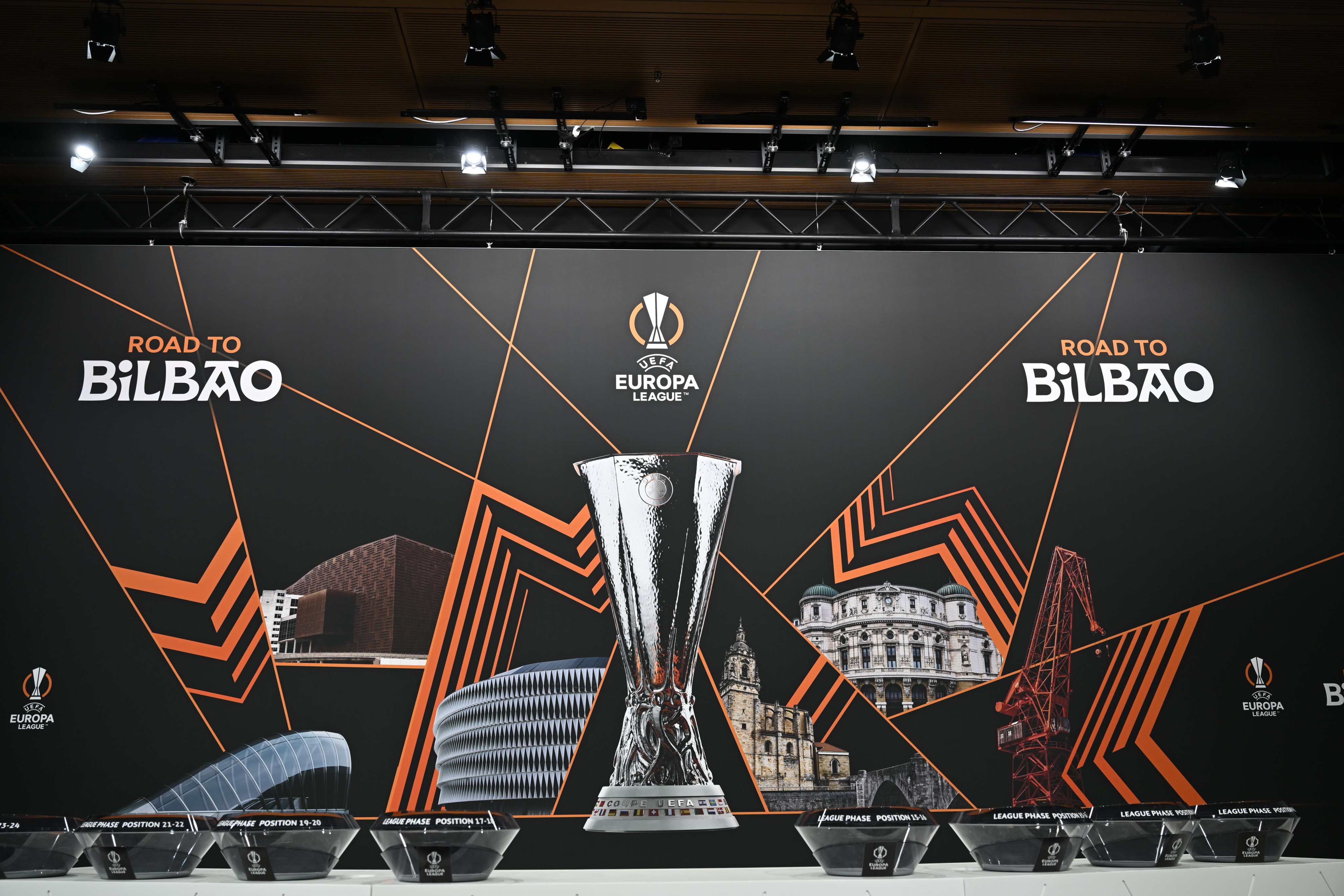 包含费耶诺德迎欧联关键赛，冲刺阶段完成体检，底气十足，团队化学反应显著的词条