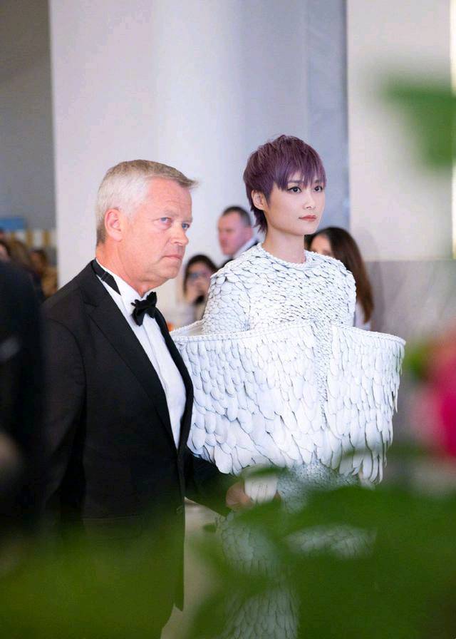  丹佛掘金训练开放日；集结日更衣室发声引欢呼；欧篮联在即；临场指挥获称赞