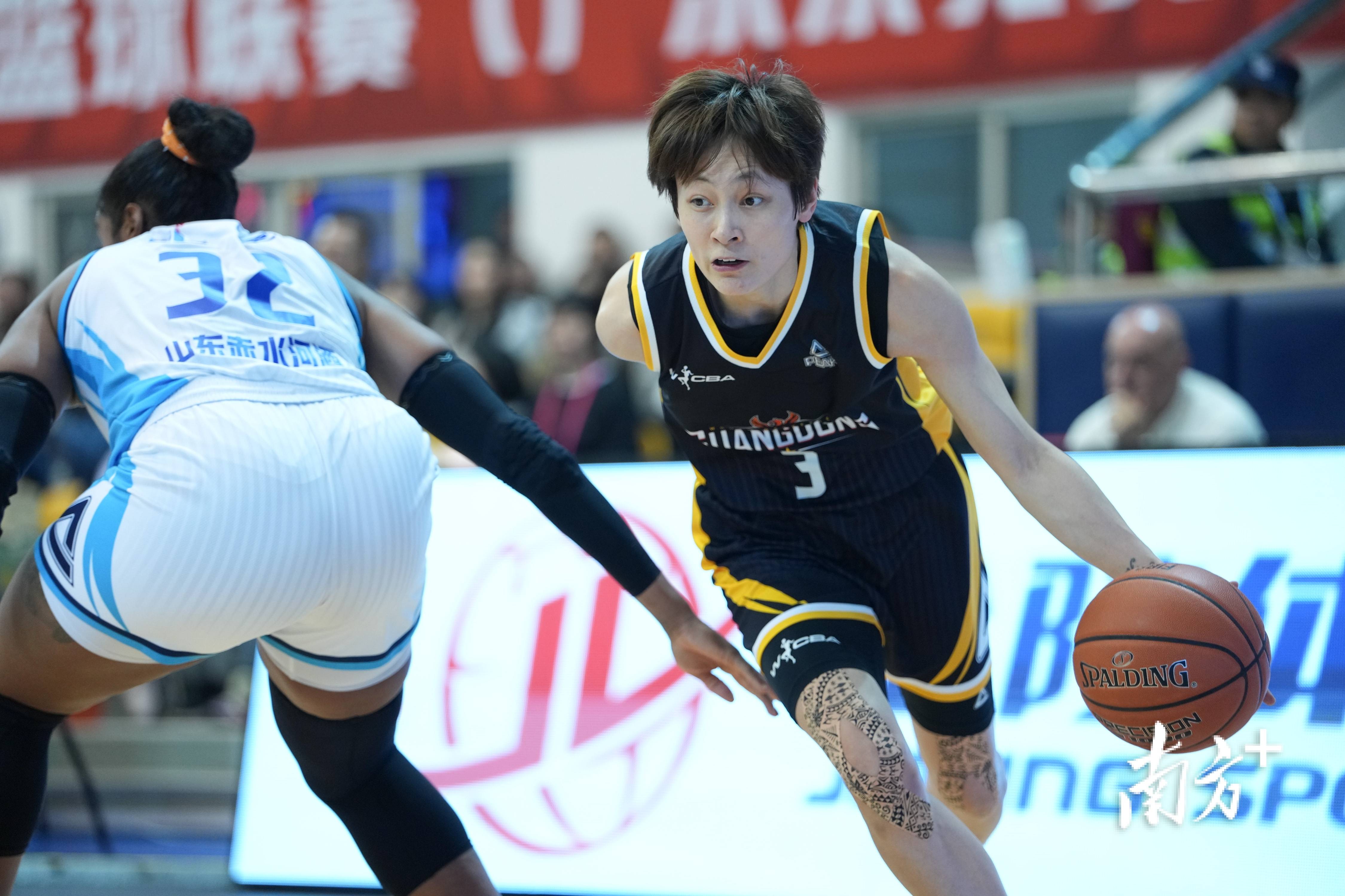 Kaiyun sports -包含国际比赛日深圳男篮备战足总杯；手感冰凉细节曝光；信心回归；年轻球员得到机会的词条